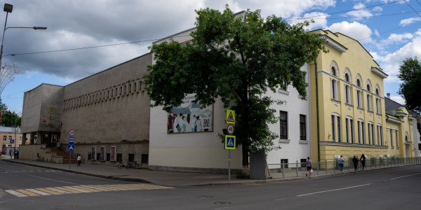 Главное здание Псковского музея-заповедника